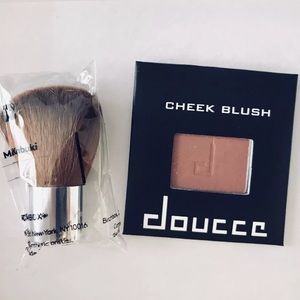 NIB Doucce Cheek Blush in RSVP & Kabuki Brush Mini